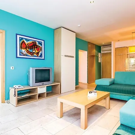 Apartman Amazing In With Sauna, 2 Bedrooms And Swimming Pool