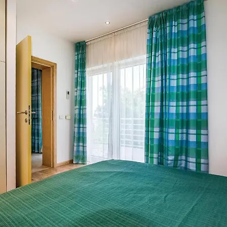 Apartman Amazing In With Sauna, 2 Bedrooms And Swimming Pool Novi Vinodolski