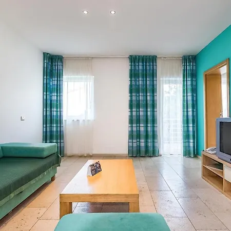 Apartman Amazing In With Sauna, 2 Bedrooms And Swimming Pool