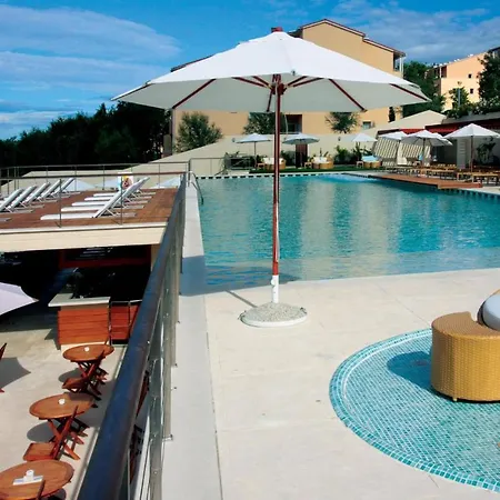 Apartman Amazing In With Sauna, 2 Bedrooms And Swimming Pool