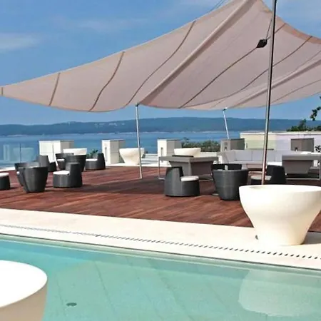 Apartman Amazing In With Sauna, 2 Bedrooms And Swimming Pool *