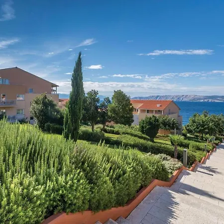 Amazing In With Sauna, 2 Bedrooms And Swimming Pool Apartman Novi Vinodolski