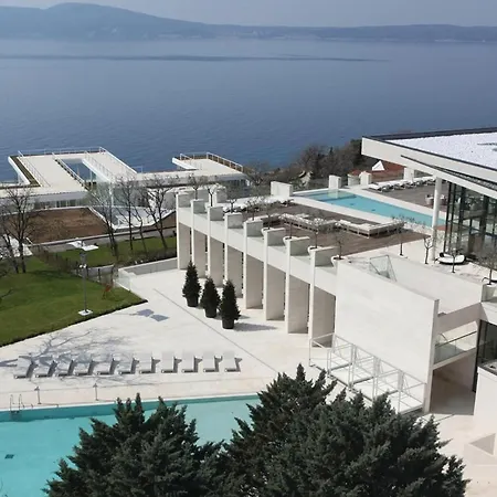 Amazing In With Sauna, 2 Bedrooms And Swimming Pool